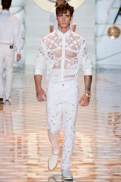 Look 15
